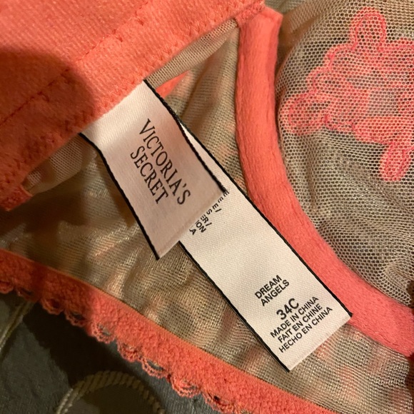 Victoria Secret 34C - Picture 4 of 6